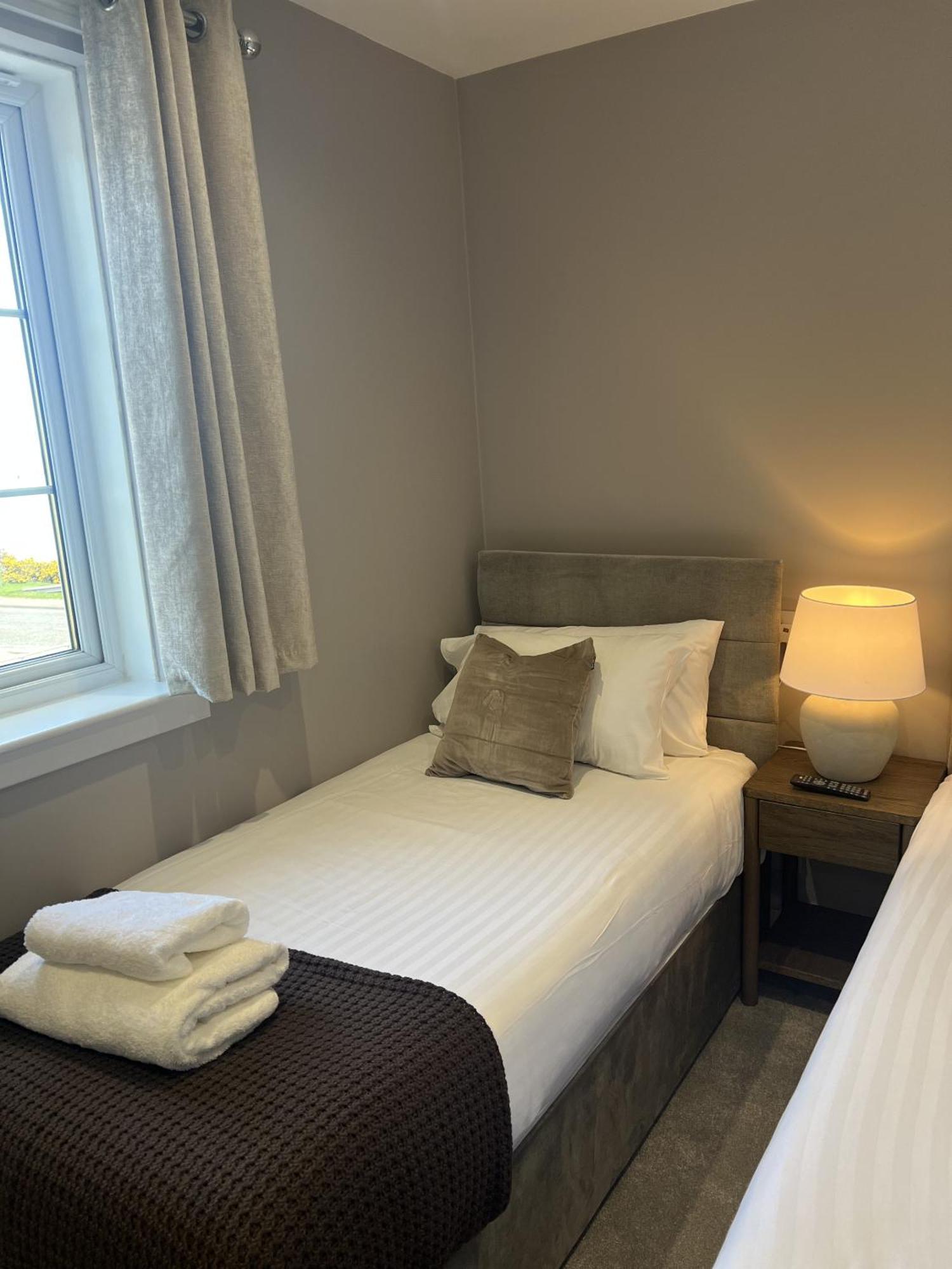 Tuckers Inn Invergordon Esterno foto